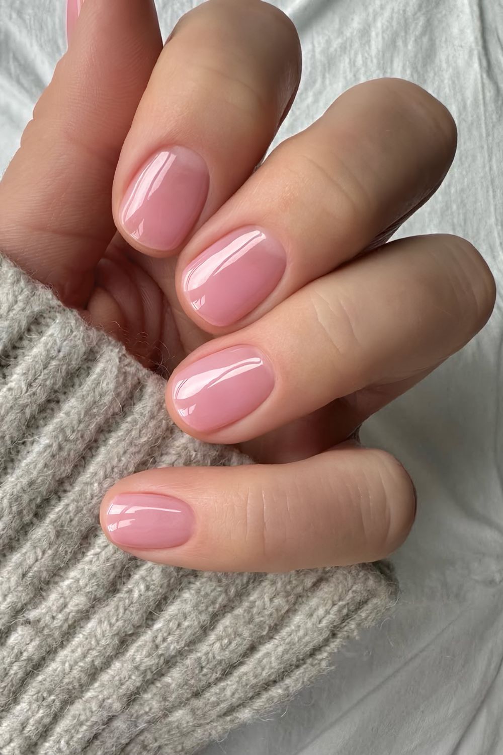 Short pink lipgloss nails