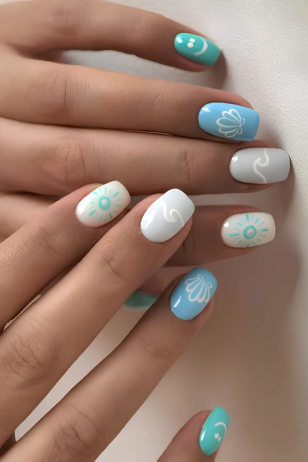 Short summer nails with beachy doodles