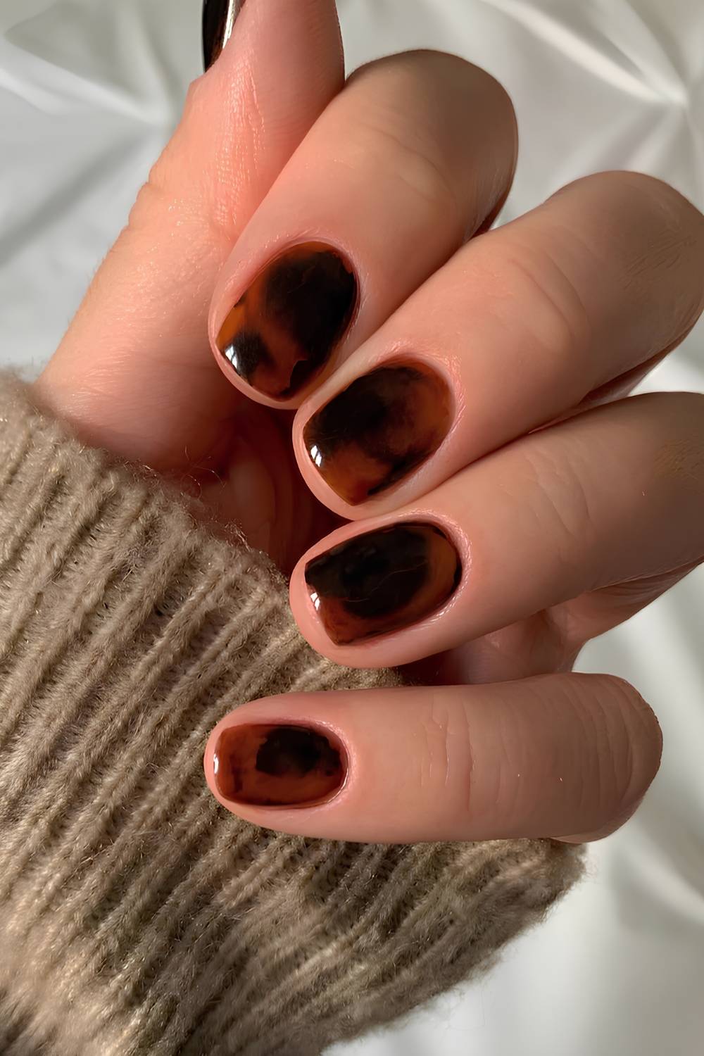 Short tortoise shell manicure