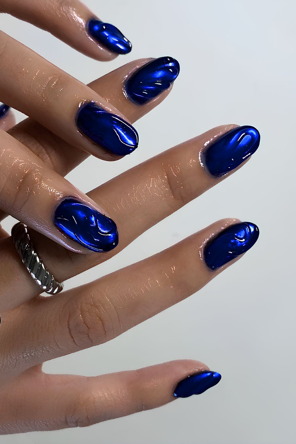 Structured saphire blue nails