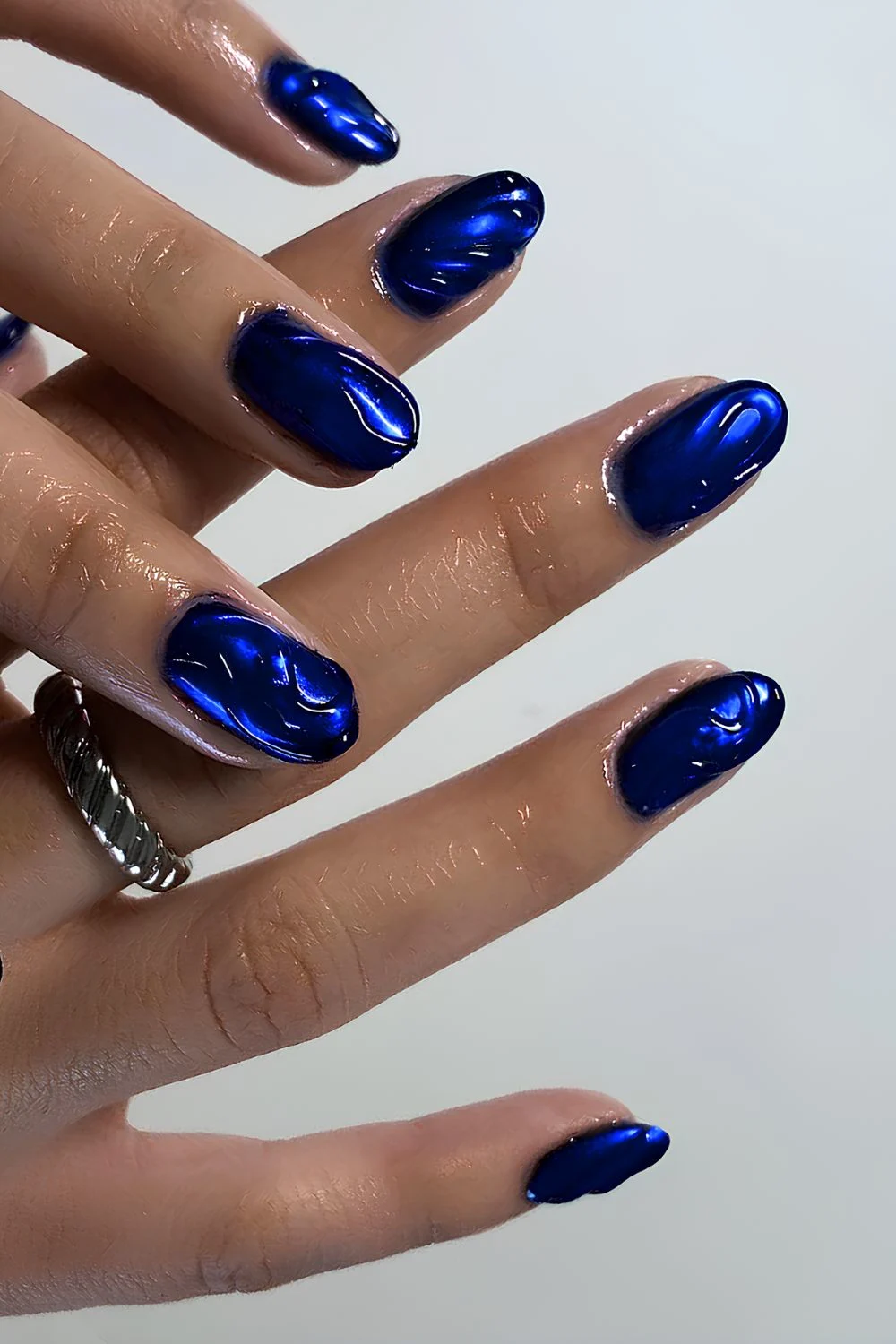 Structured saphire blue nails