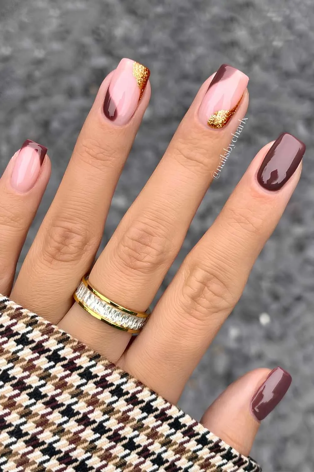 Chestnut brown nails with gold glitter accents