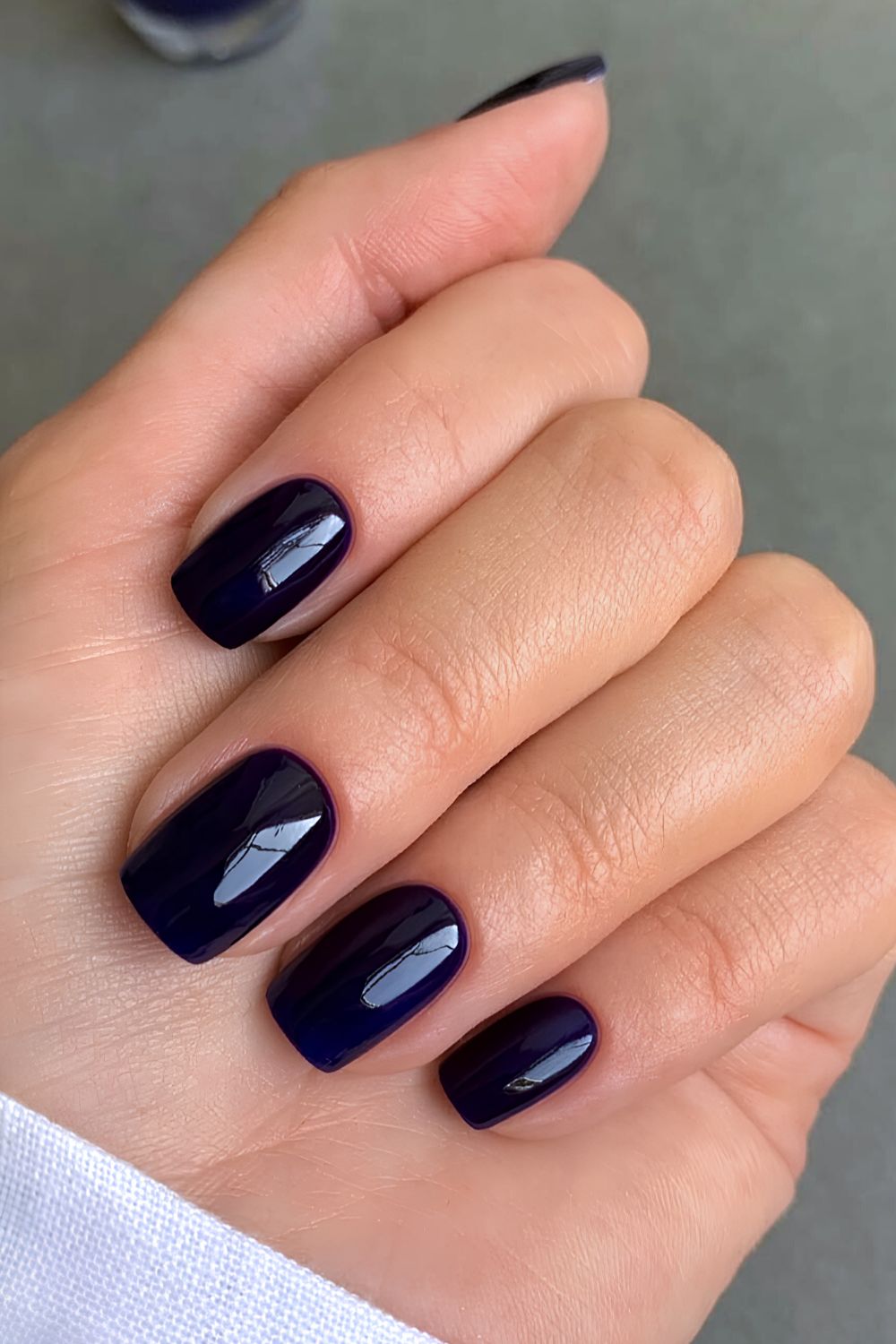 Dark blue short mani