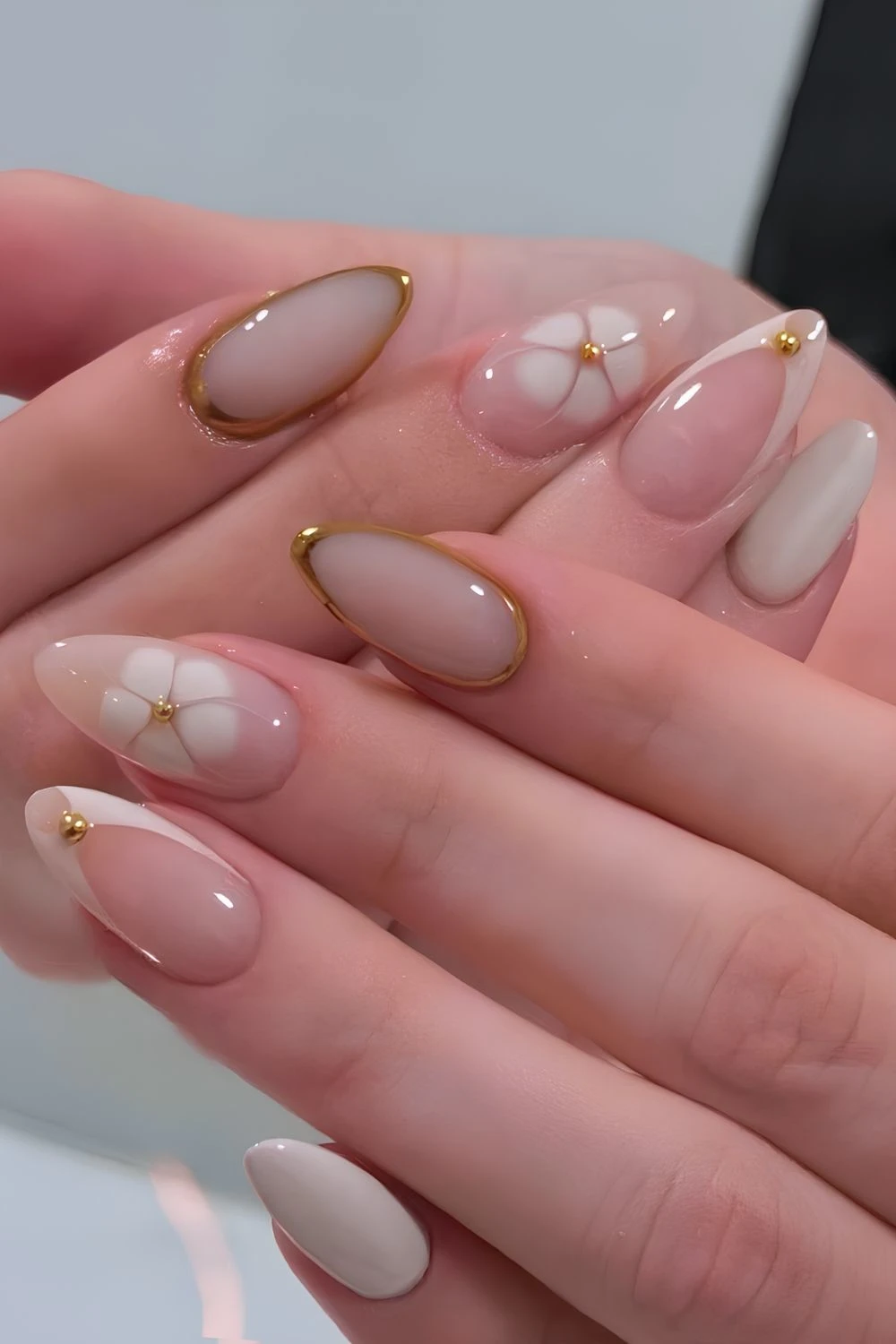 Off white nails with blooming flowers and gold chrom accents