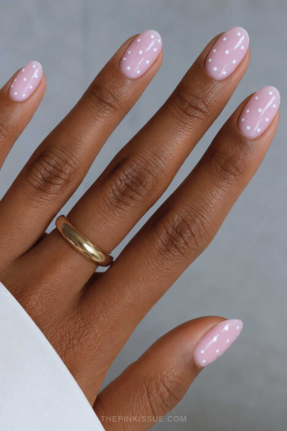 Round light pink polka dot mani