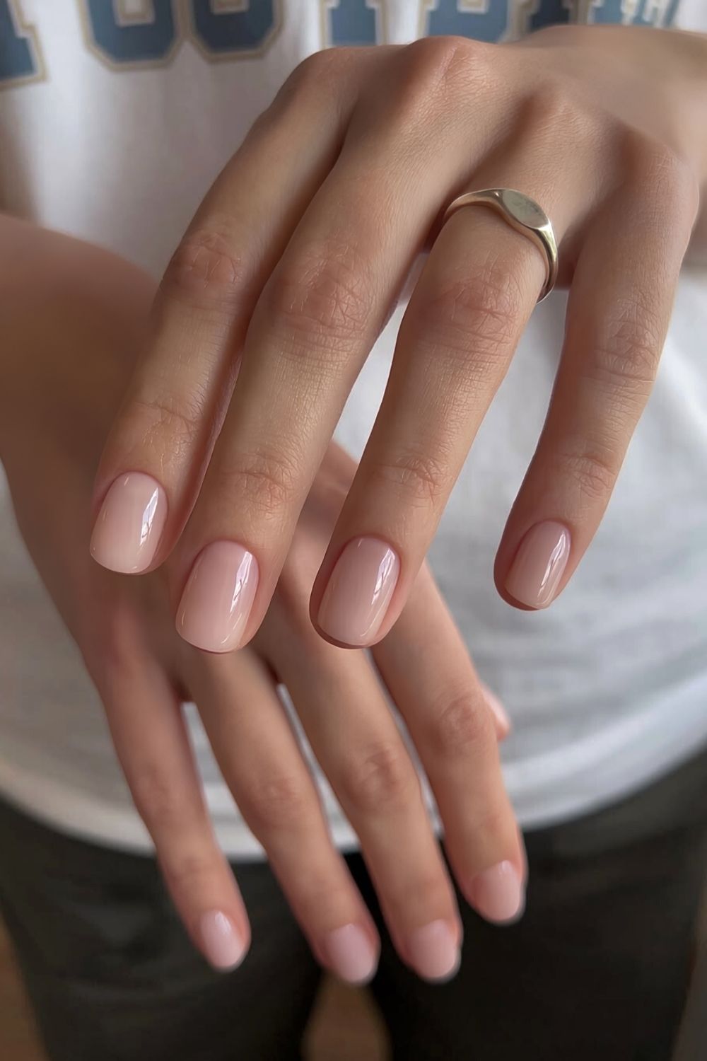 Short and glossy neutral mani