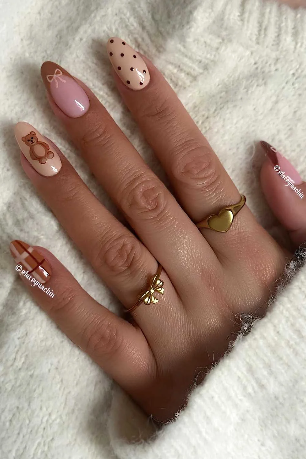 Brown and beige teddy manicure