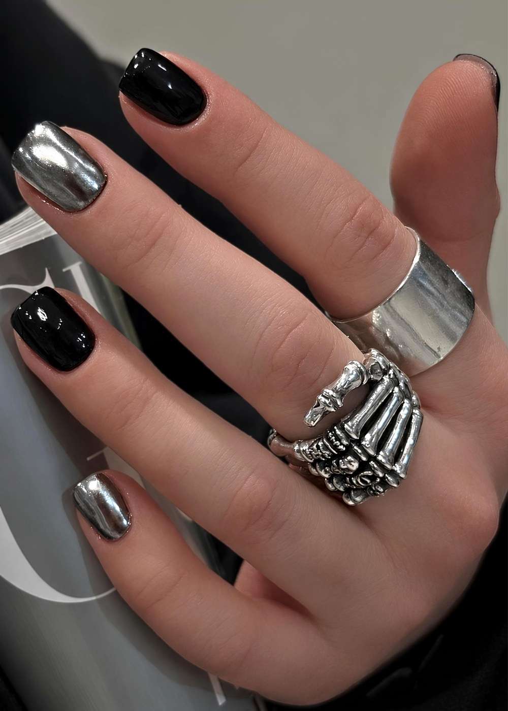 Glossy black and silver chrome mani
