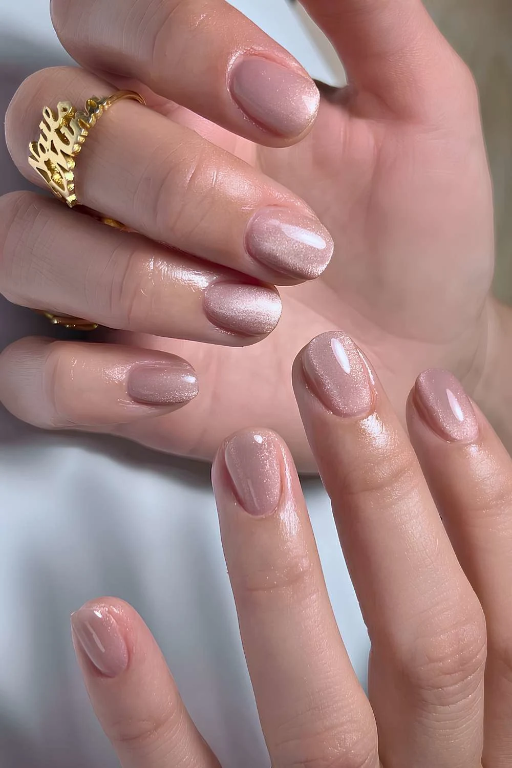 Short and neutral velvet nails