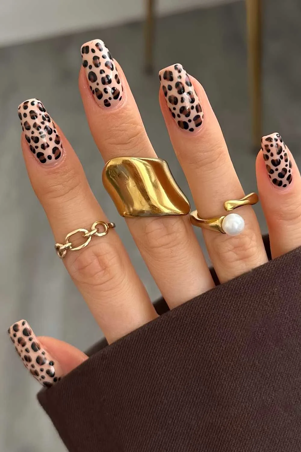 Neutral leopard print manicure