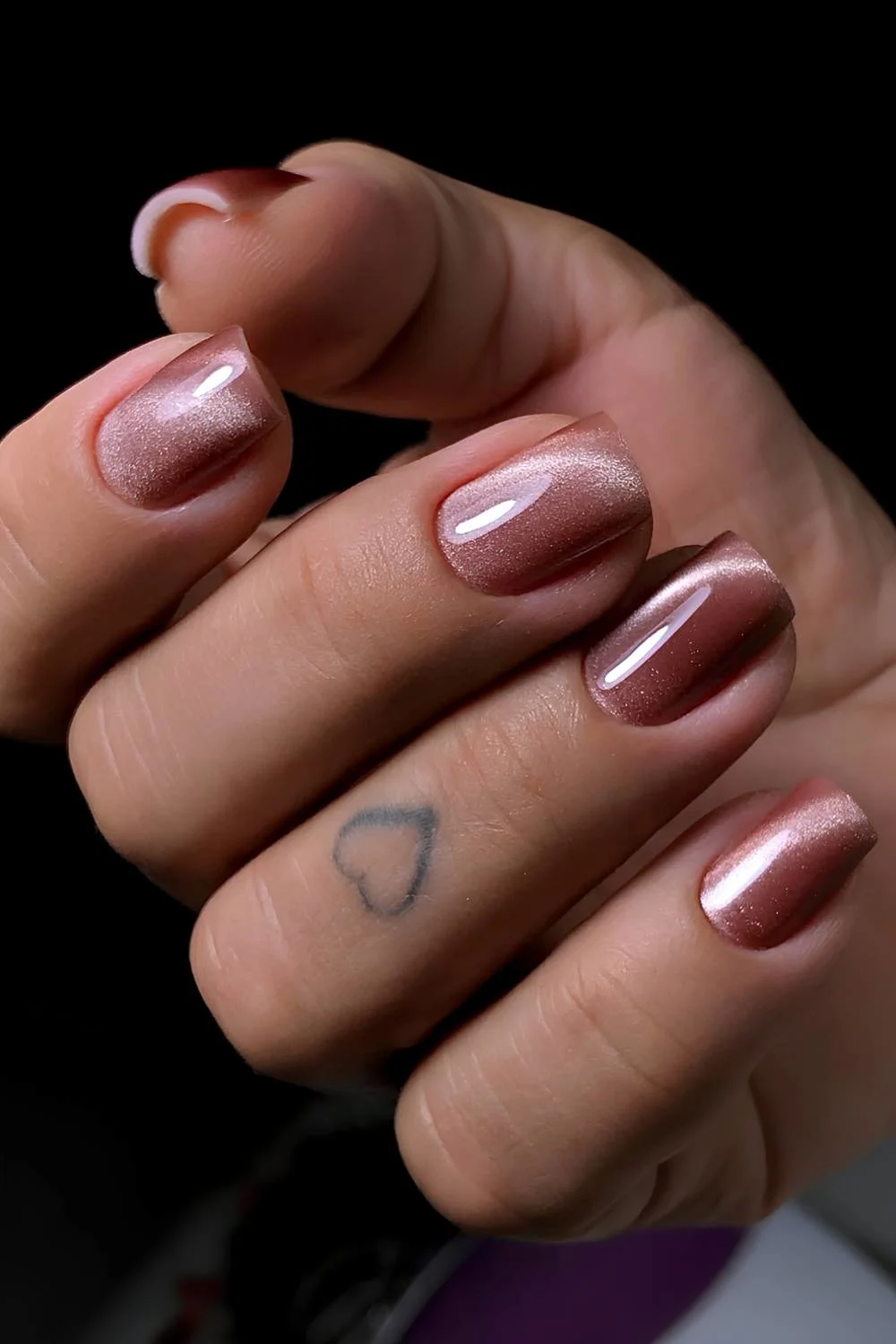 Short brown cat eye effect nails