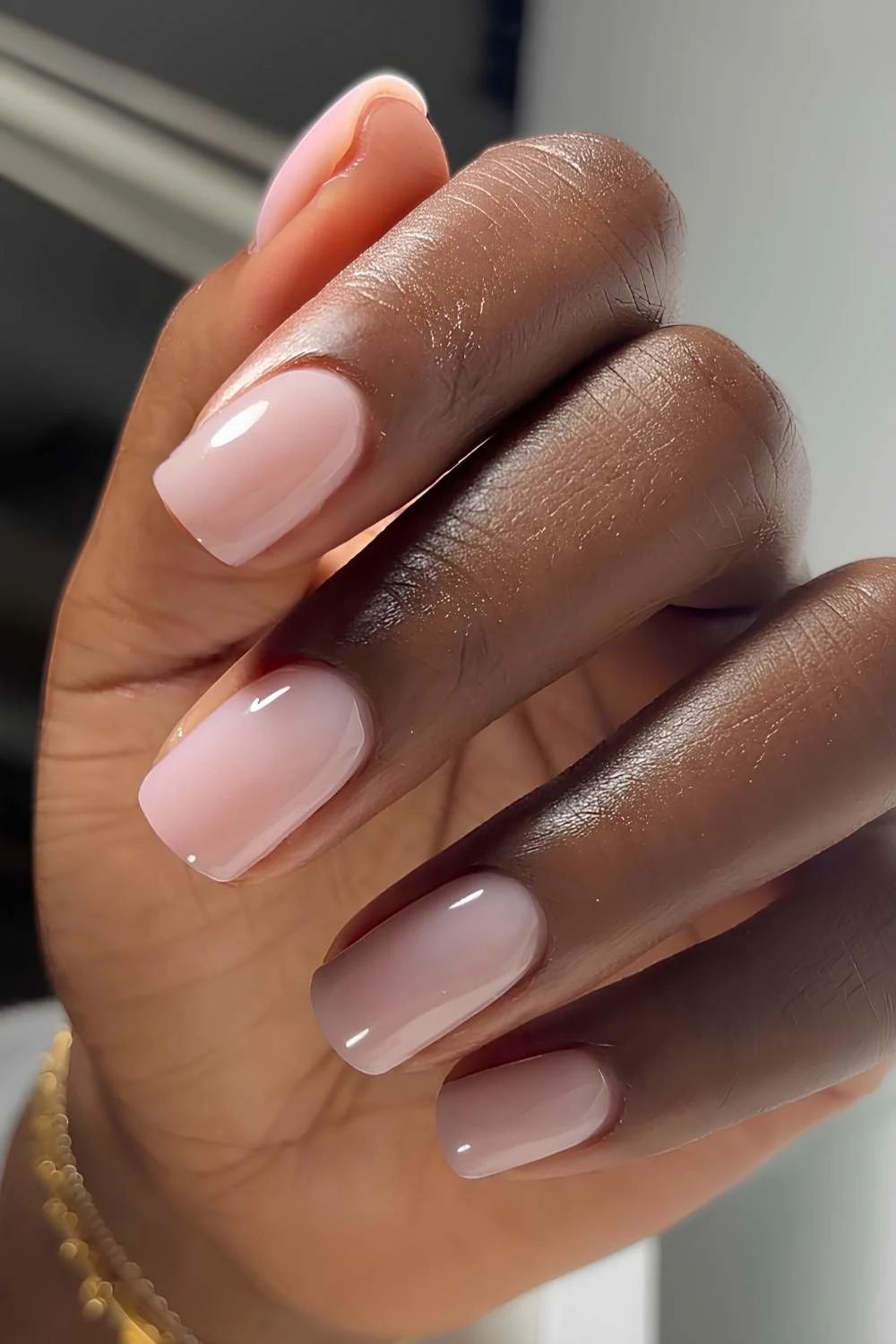 Short light pink mani