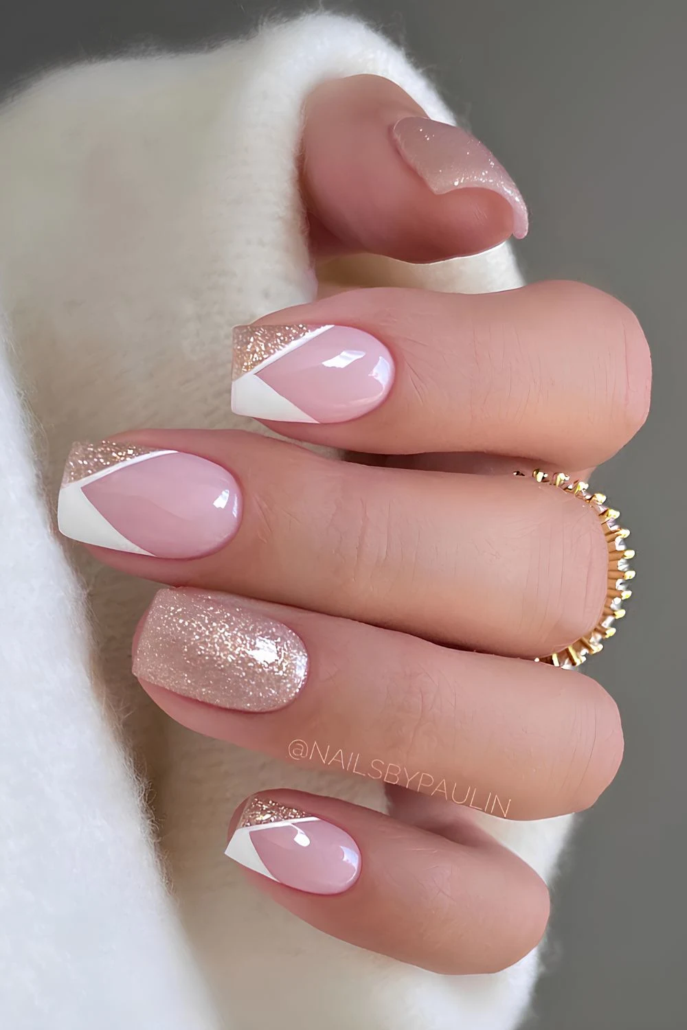 Short white and gold glitter nails