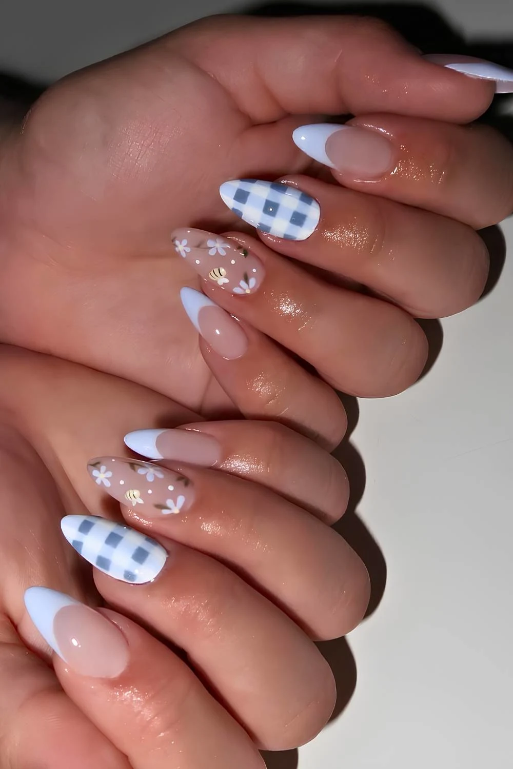 Blue nails with gingham and bee art