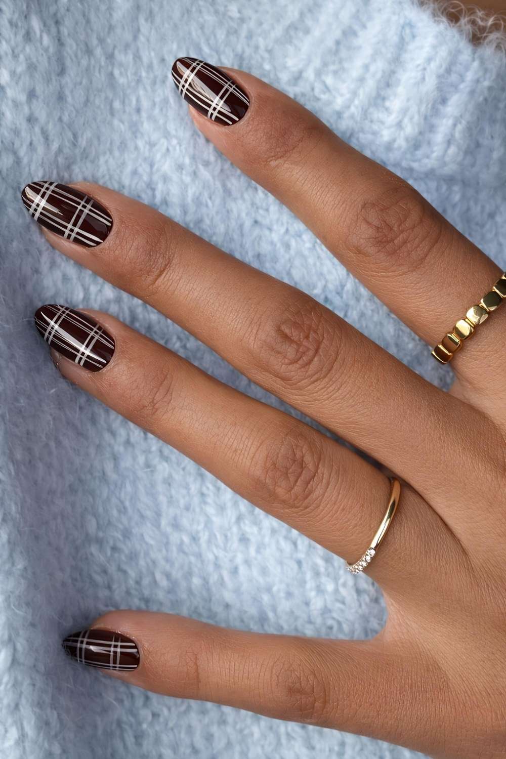 Brown nails with white plaid art