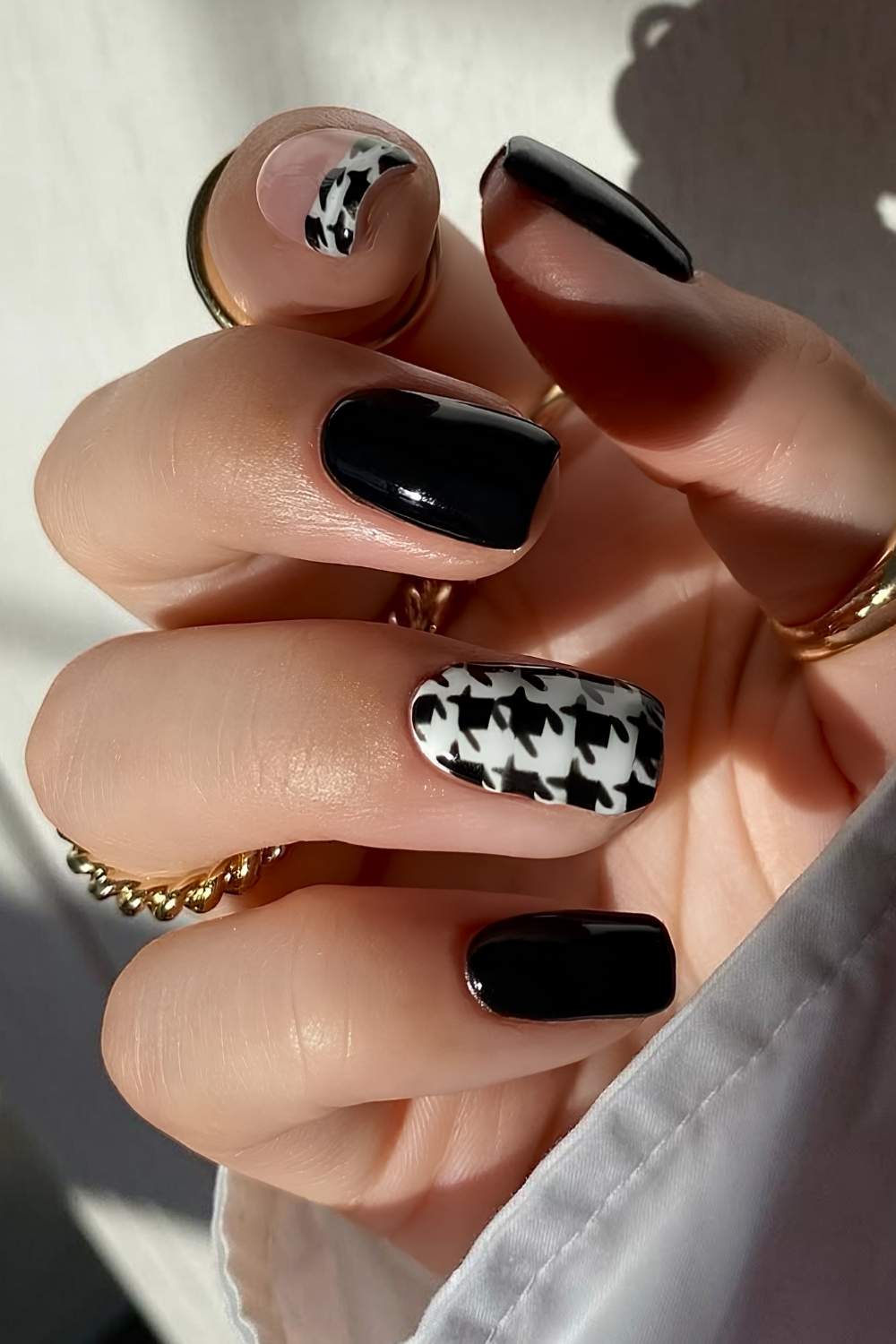 White and black mani with houndstooth pattern art