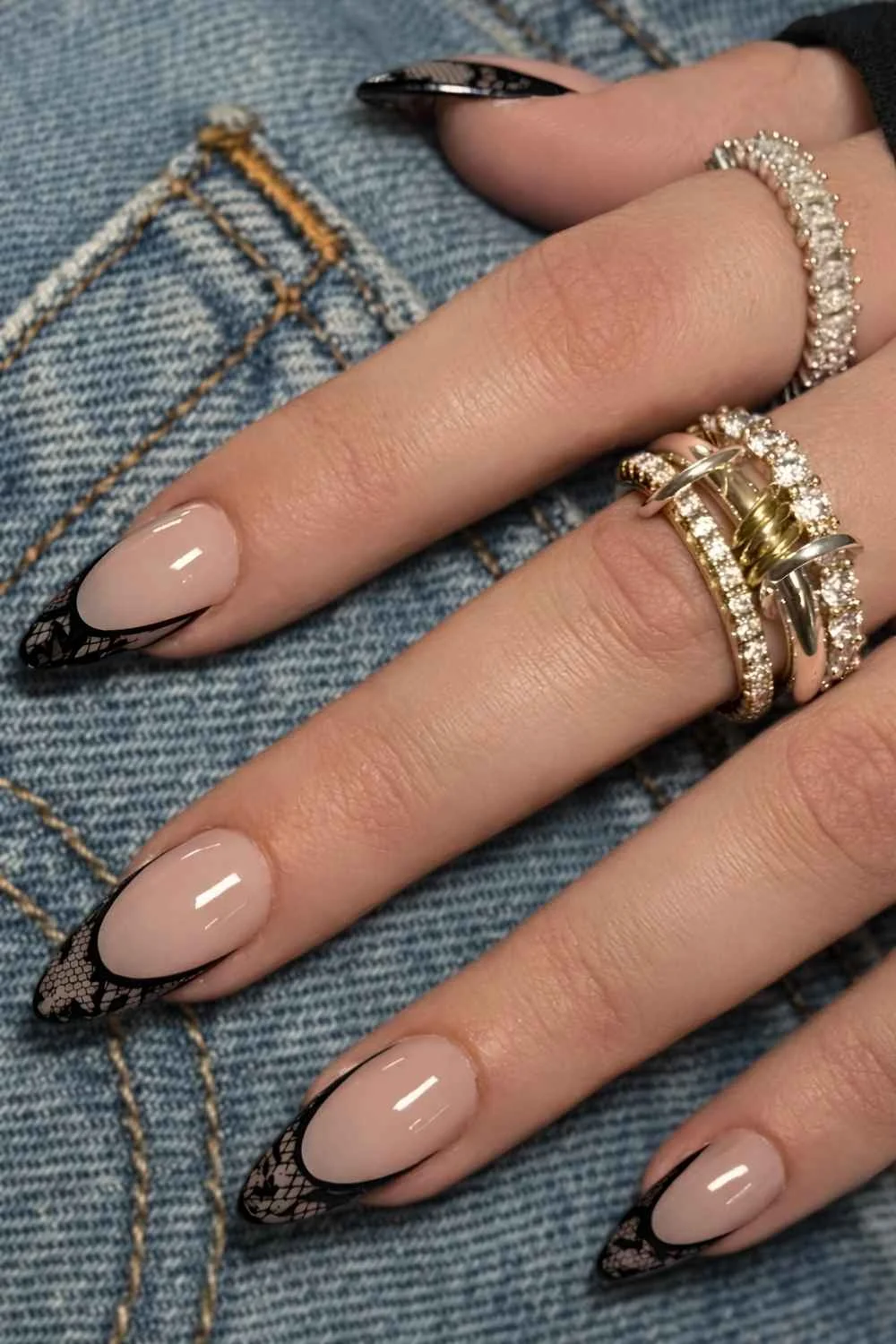 Black lace French manicure