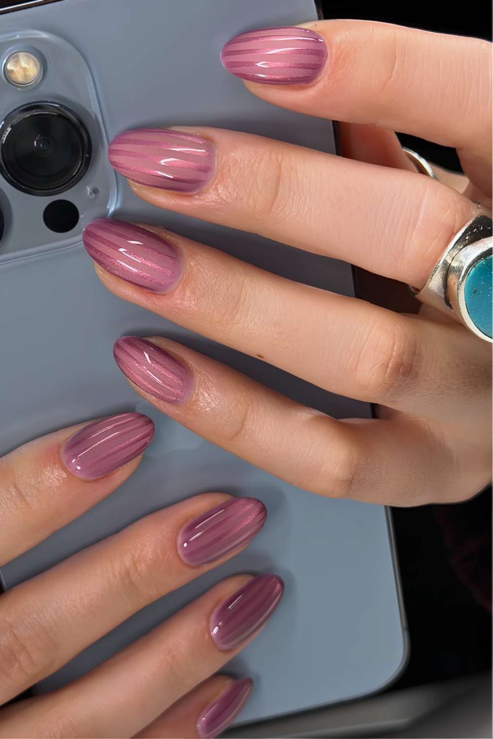 Mauve ribbed glass mani