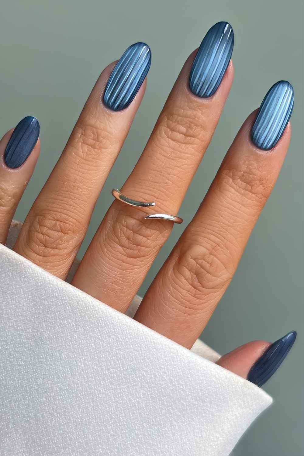 Navy blue ribbed glass manicure