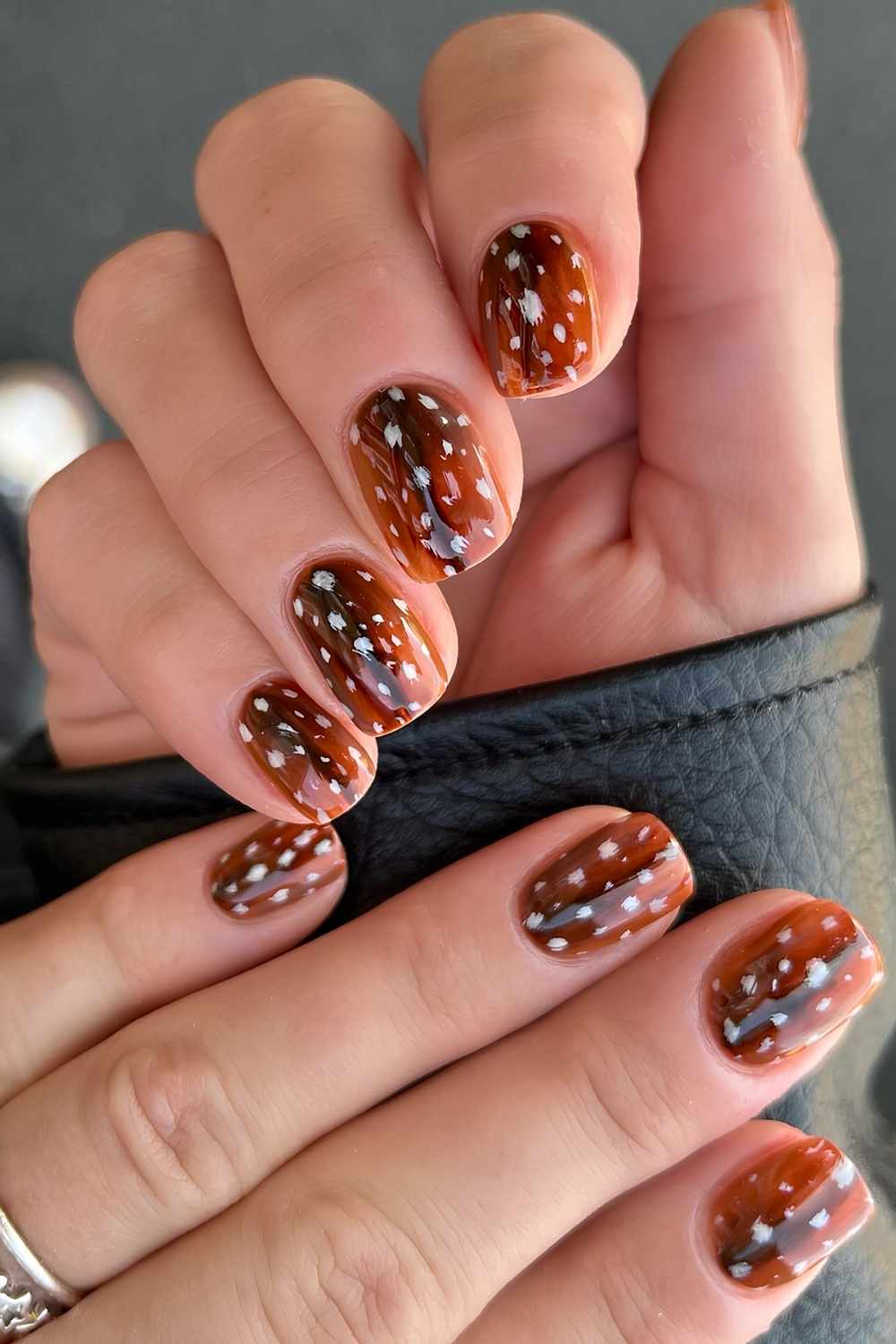 Short brown nails with fawn print
