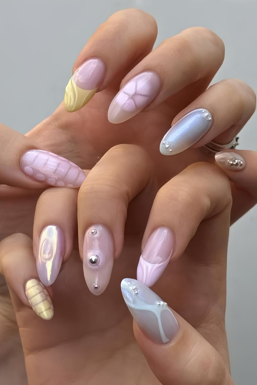 Soft pastel mani with blooming gel details