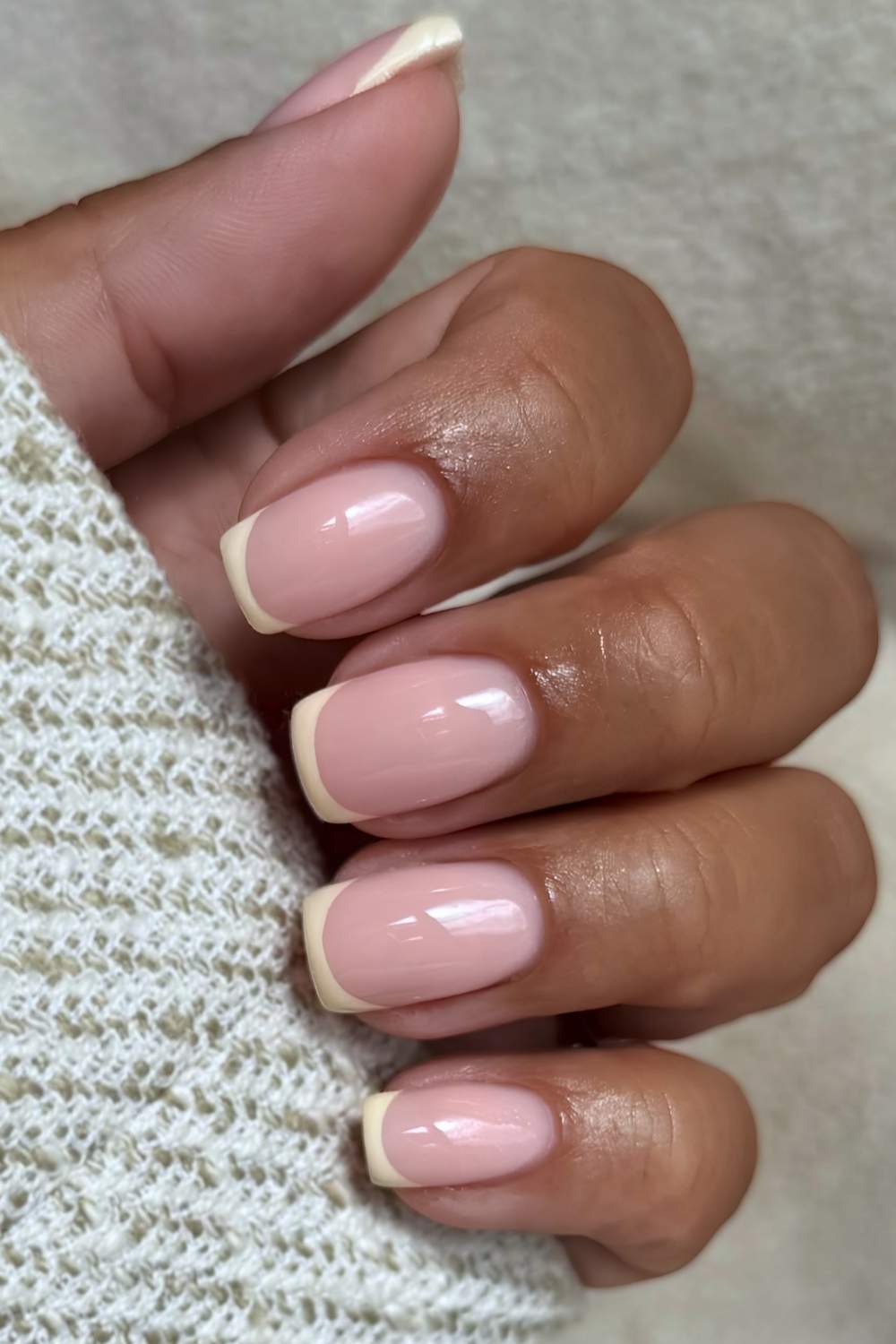 Neutral micro French mani