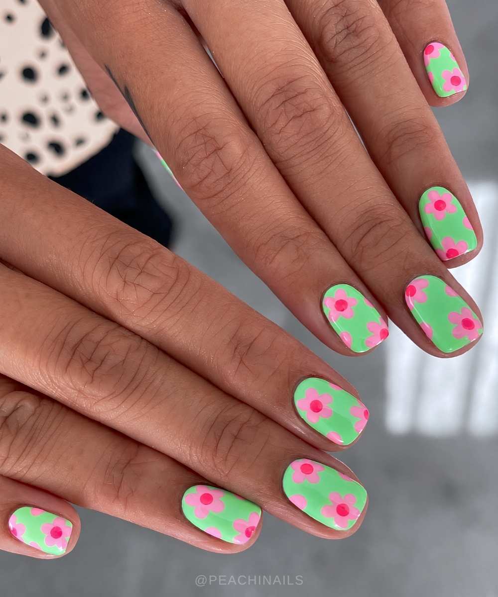 Short green nails with pink flowers