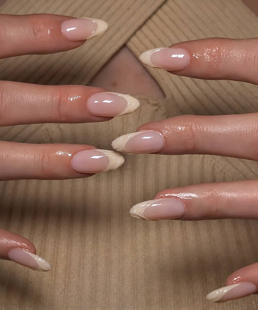 Textured neutral French tip mani
