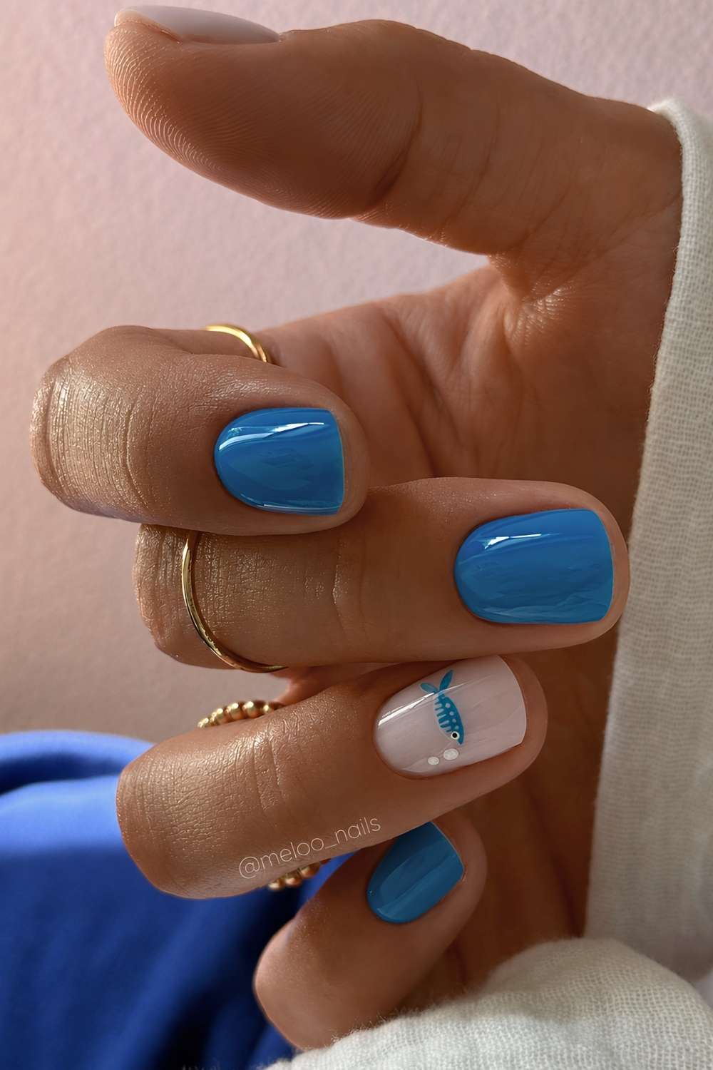 Short blue nails with fish art