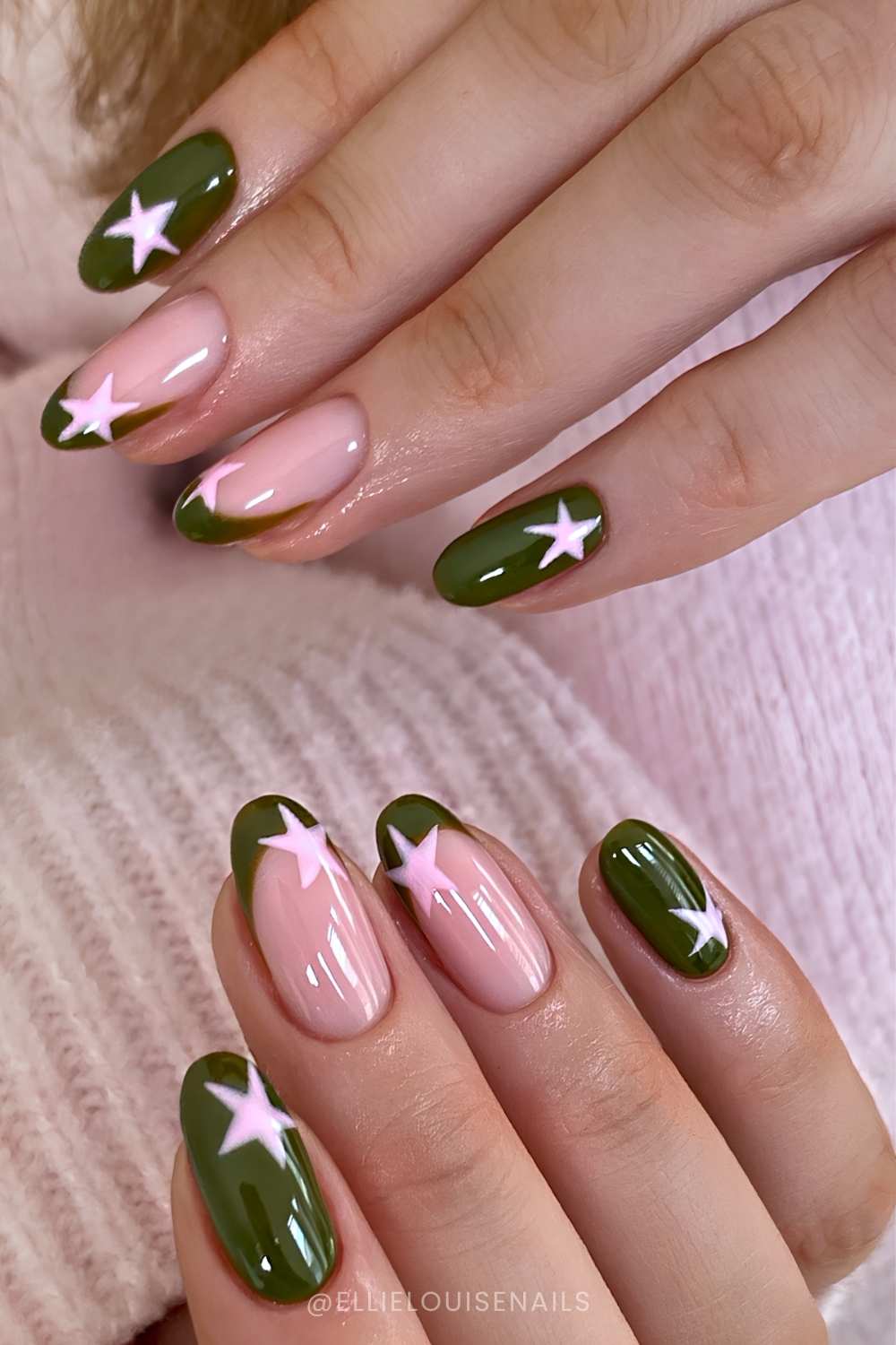 Dark green nails with pink star art