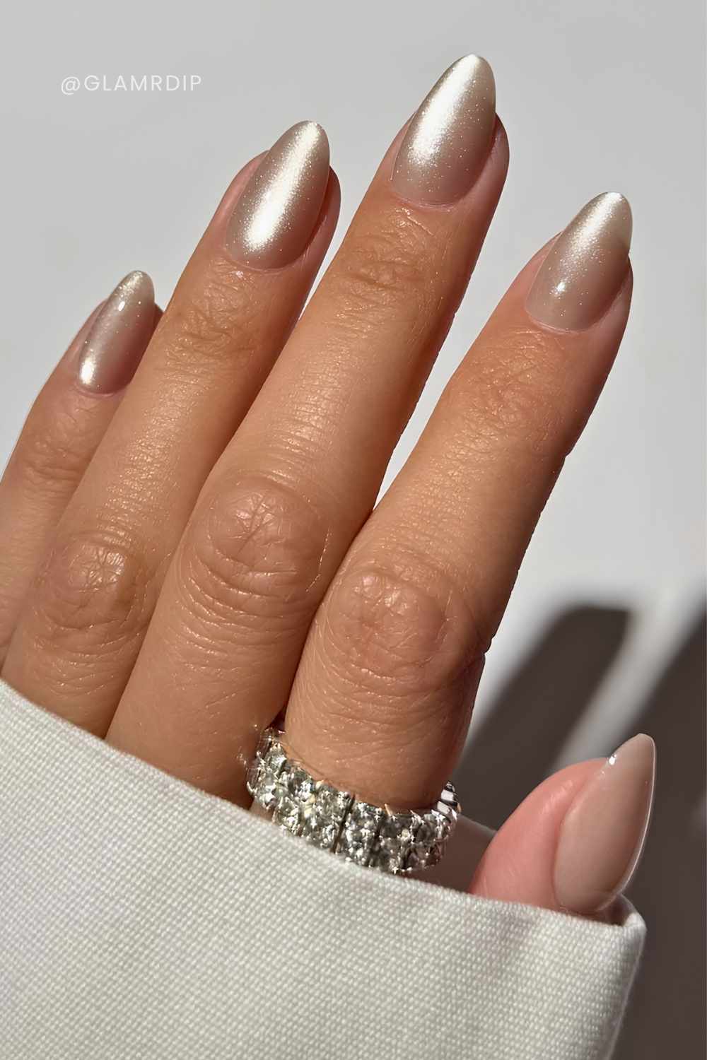 Taupe cat eye nails