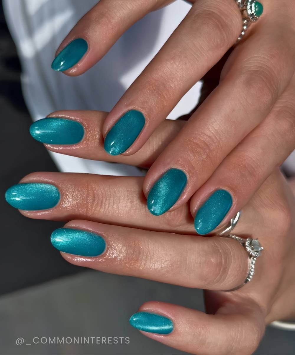 Teal cat eye nails