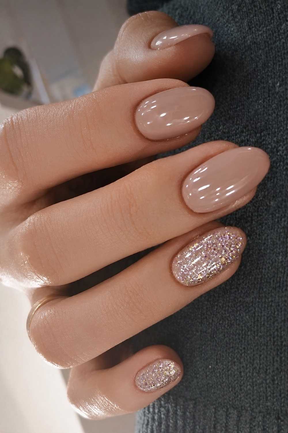 Warm taupe nails with glitter