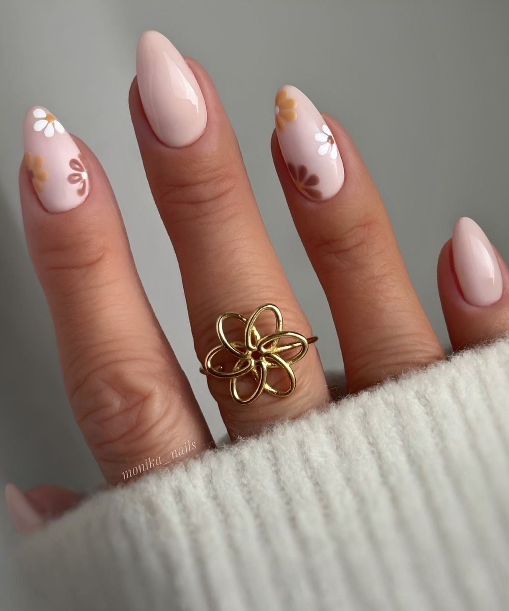 Beige nails with flowers in earthy colors