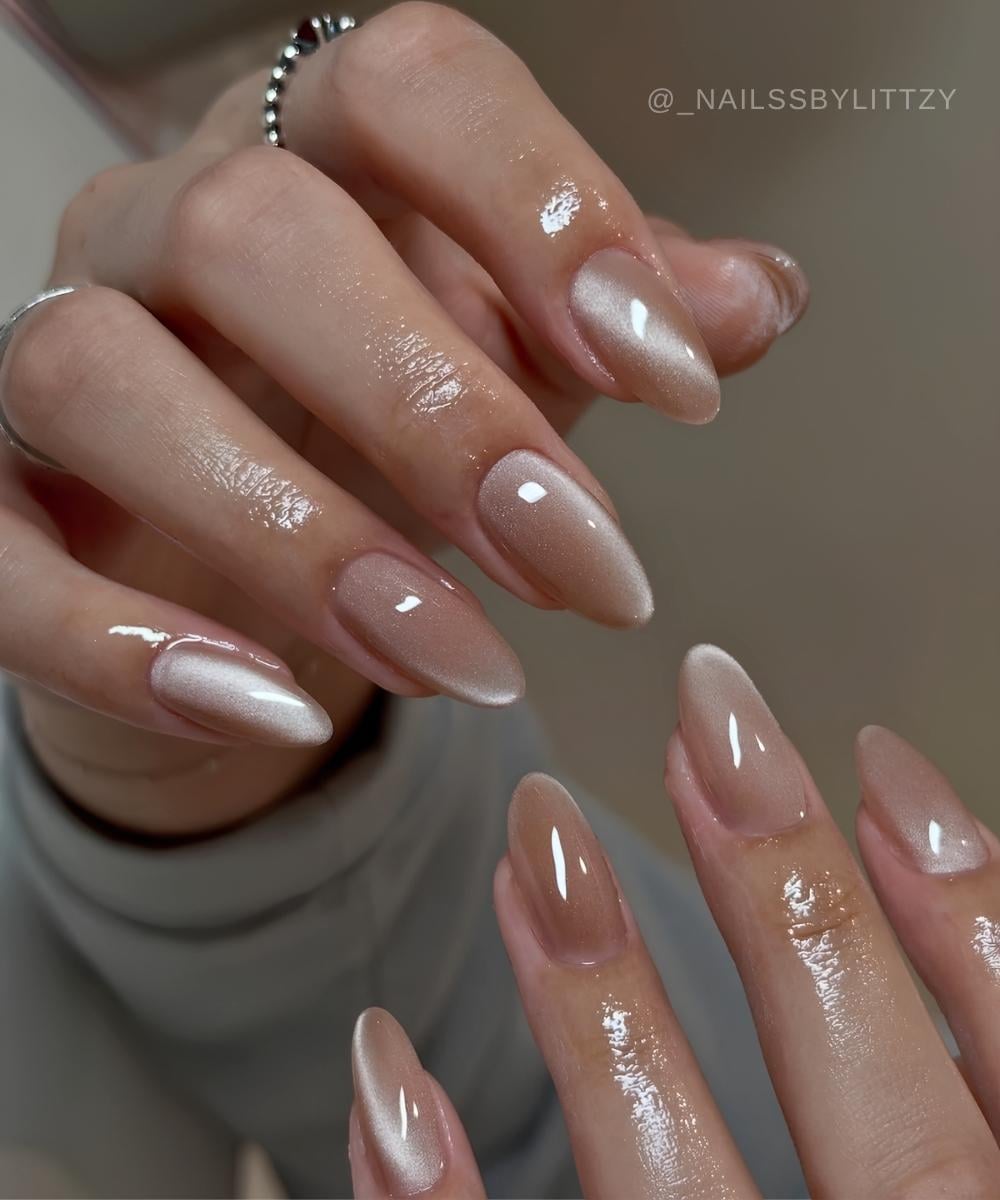Neutral almond cat eye nails
