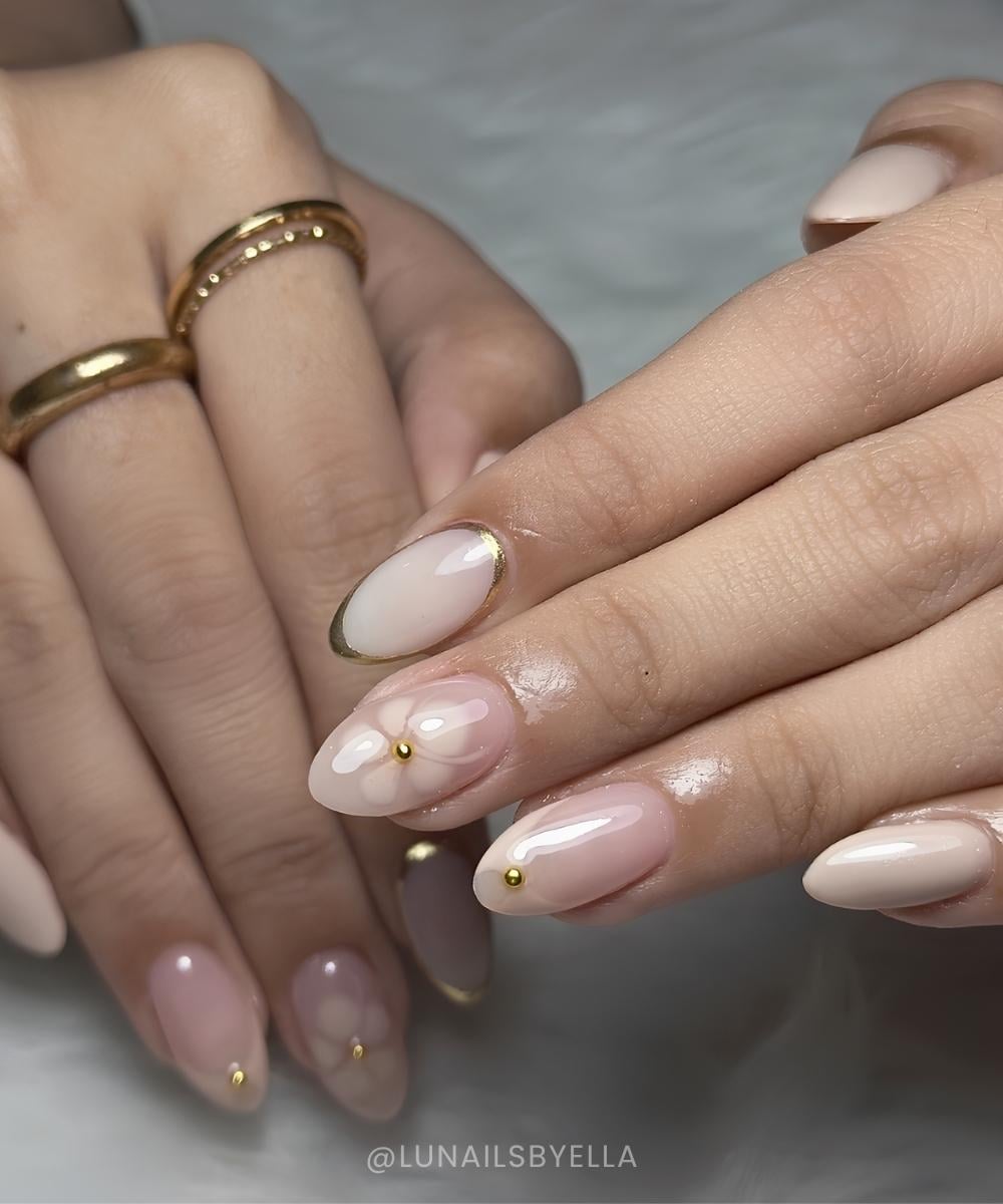 Nude mani with blooming gel flowers