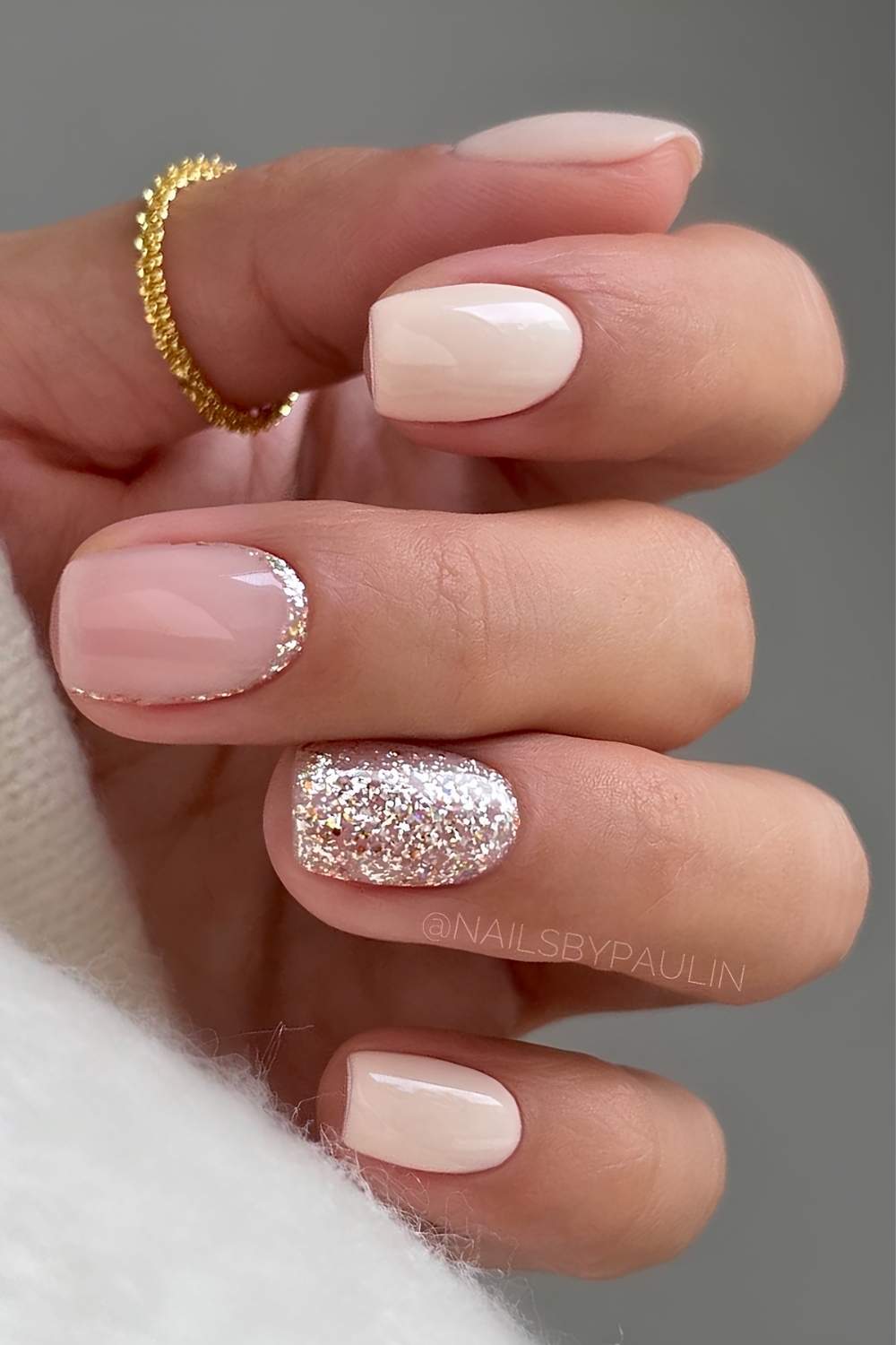 Short beige mani with accent glitter