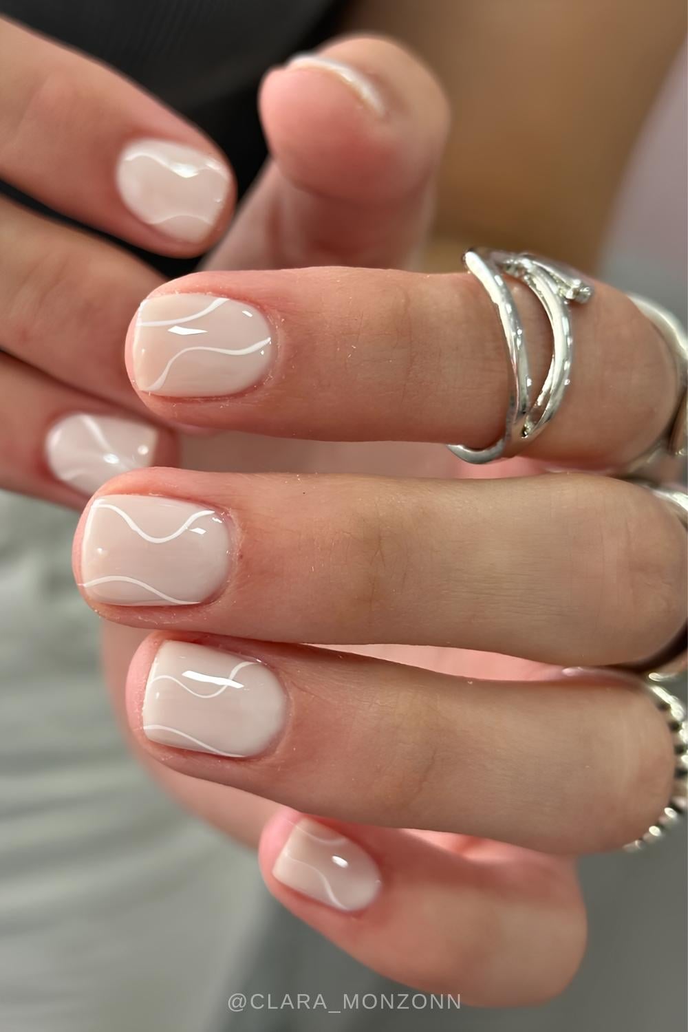 Short beige mani with white linework